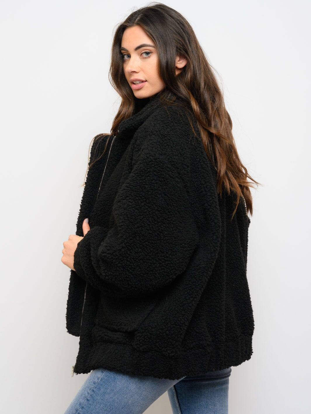 WOMEN'S LONG SLEEVEFRONT POCKETS ZIPPER CLOSURE SHERPA JACKET