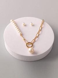 WOMEN'S PEARL EARRINGS & NECKLACE SET