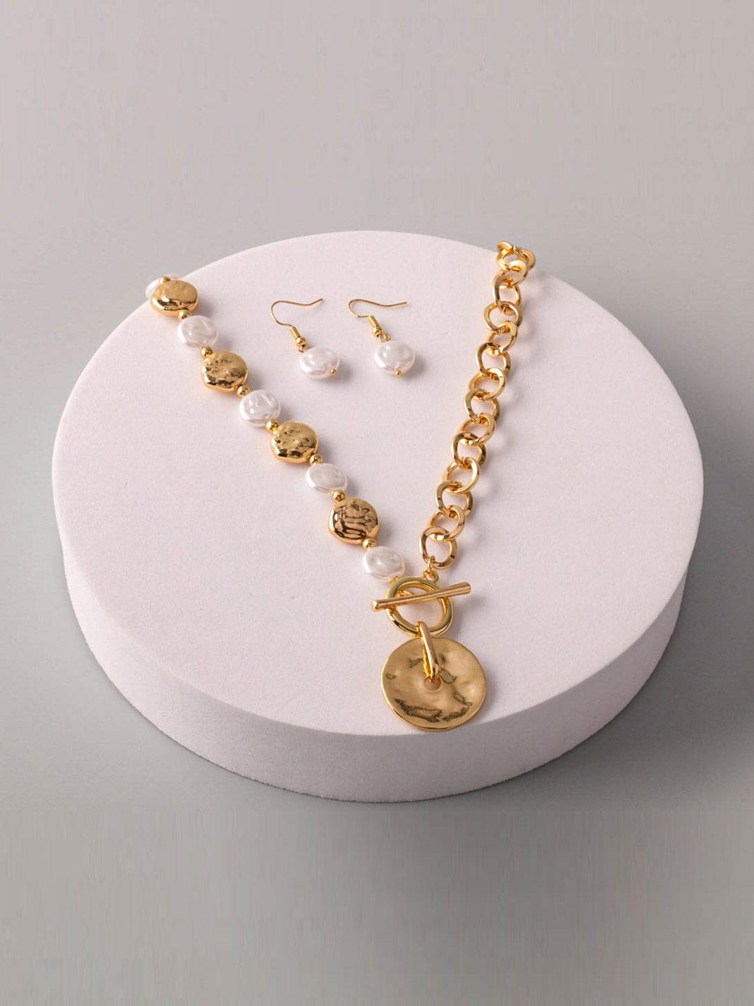 WOMEN'S DETAILED EARRINGS & NECKLACE SET