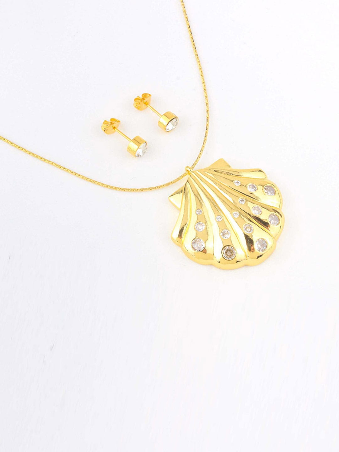 FASHION STUD EARRINGS & SEA SHELL NECKLACE SET
