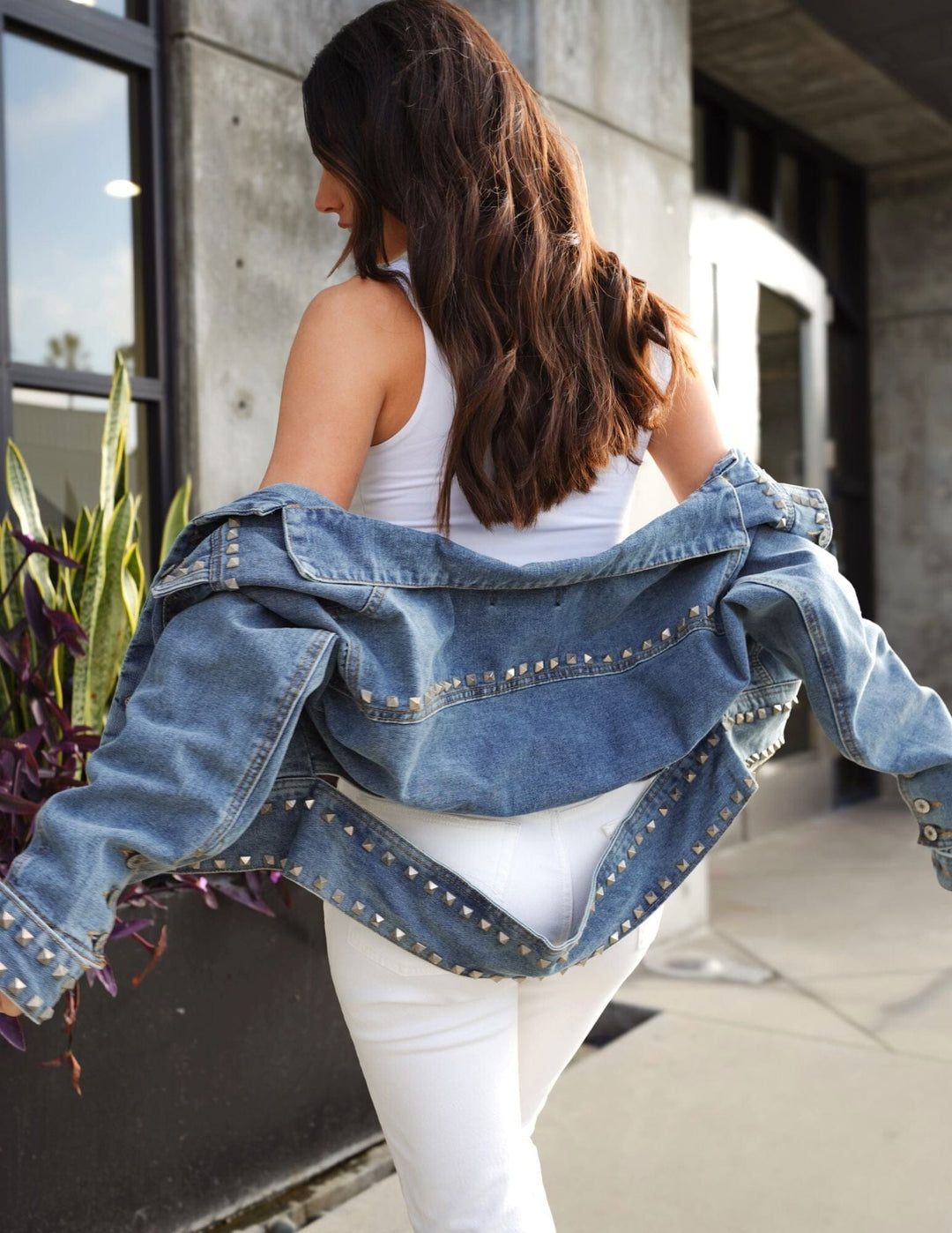 WOMEN'S LONG SLEEVE BUTTON CLOSURE STUDS DENIM JACKET