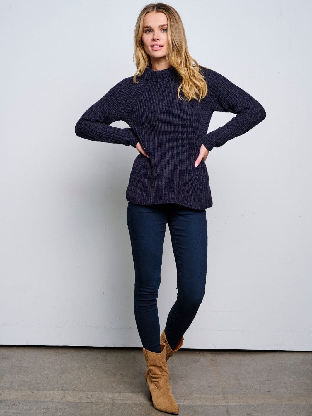 WOMEN'S LONG SLEEVE KNITTED PULLOVER SWEATER