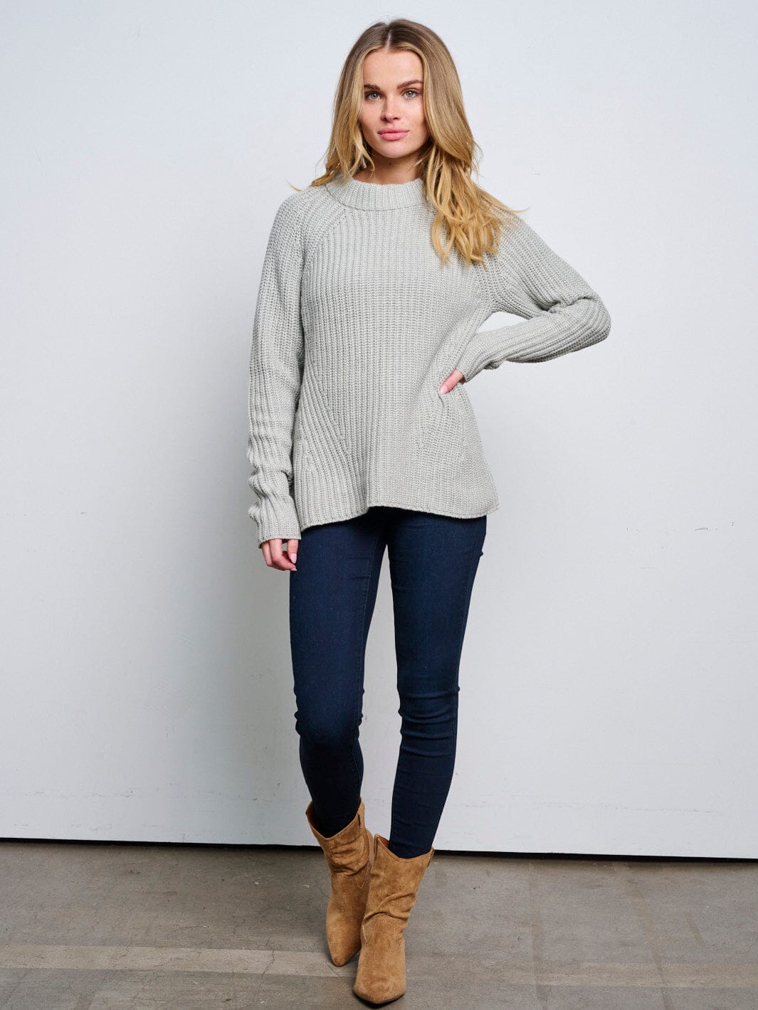 WOMEN'S LONG SLEEVE KNITTED PULLOVER SWEATER
