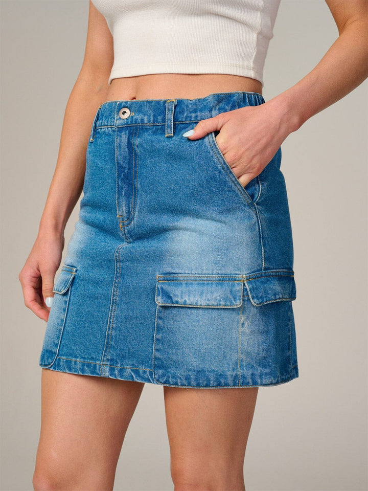 WOMEN'S BUTTON CLOSURE POCKETS WASHED DENIM MINI SKIRT