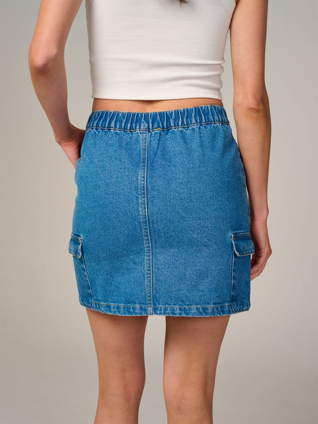 WOMEN'S BUTTON CLOSURE POCKETS WASHED DENIM MINI SKIRT