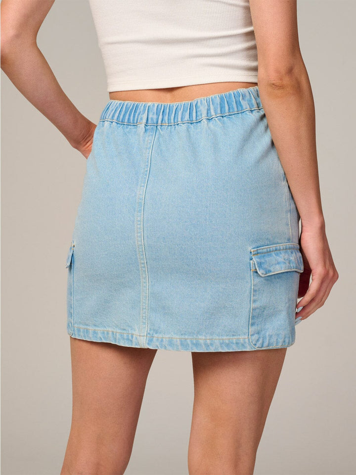 WOMEN'S BUTTON CLOSURE POCKETS WASHED DENIM MINI SKIRT