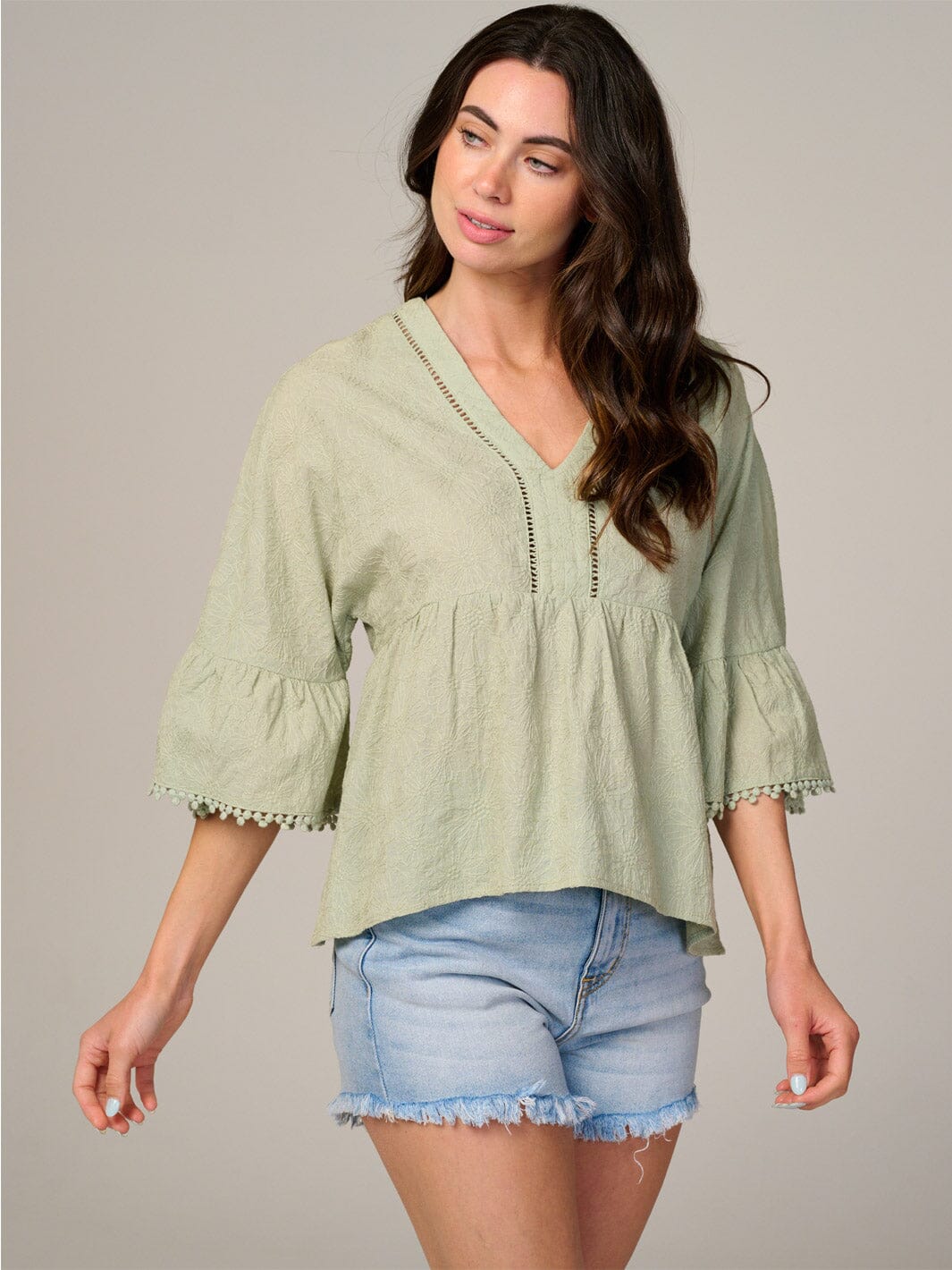 WOMEN'S SHORT SLEEVE V-NECK TRIM DETAILED BLOUSE