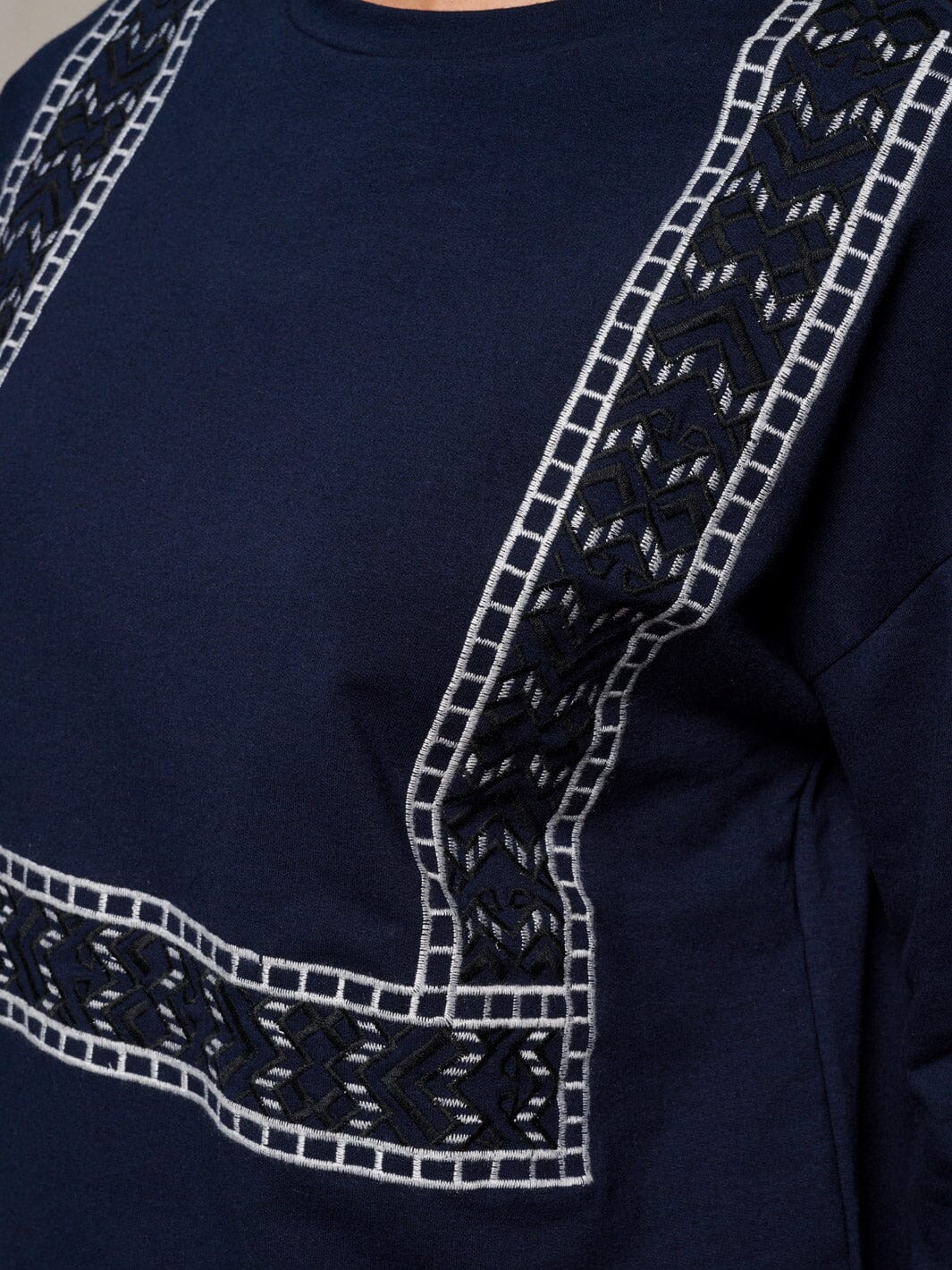 WOMEN'S LONG SLEEVE FRONT DETAILED TOP