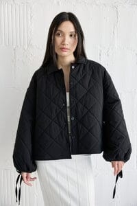 WOMEN'S LONG SLEEVE BUTTON CLOSURE FRONT POCKETS PUFFER JACKET