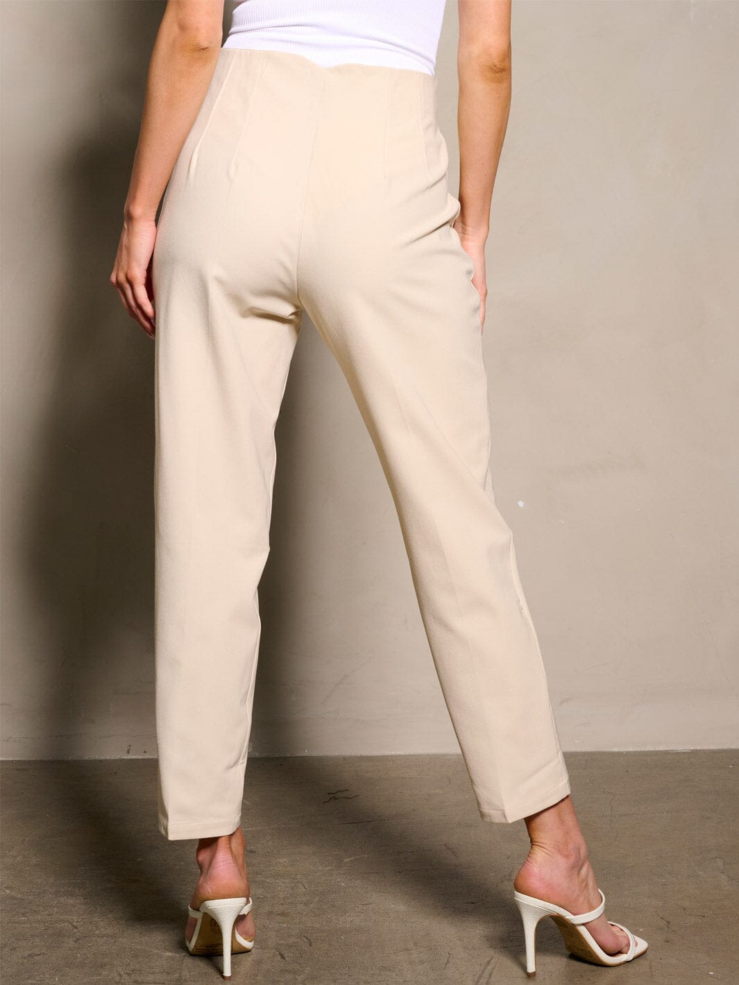 WOMEN'S BUTTON CLOSURE POCKETS PLEATED PANTS