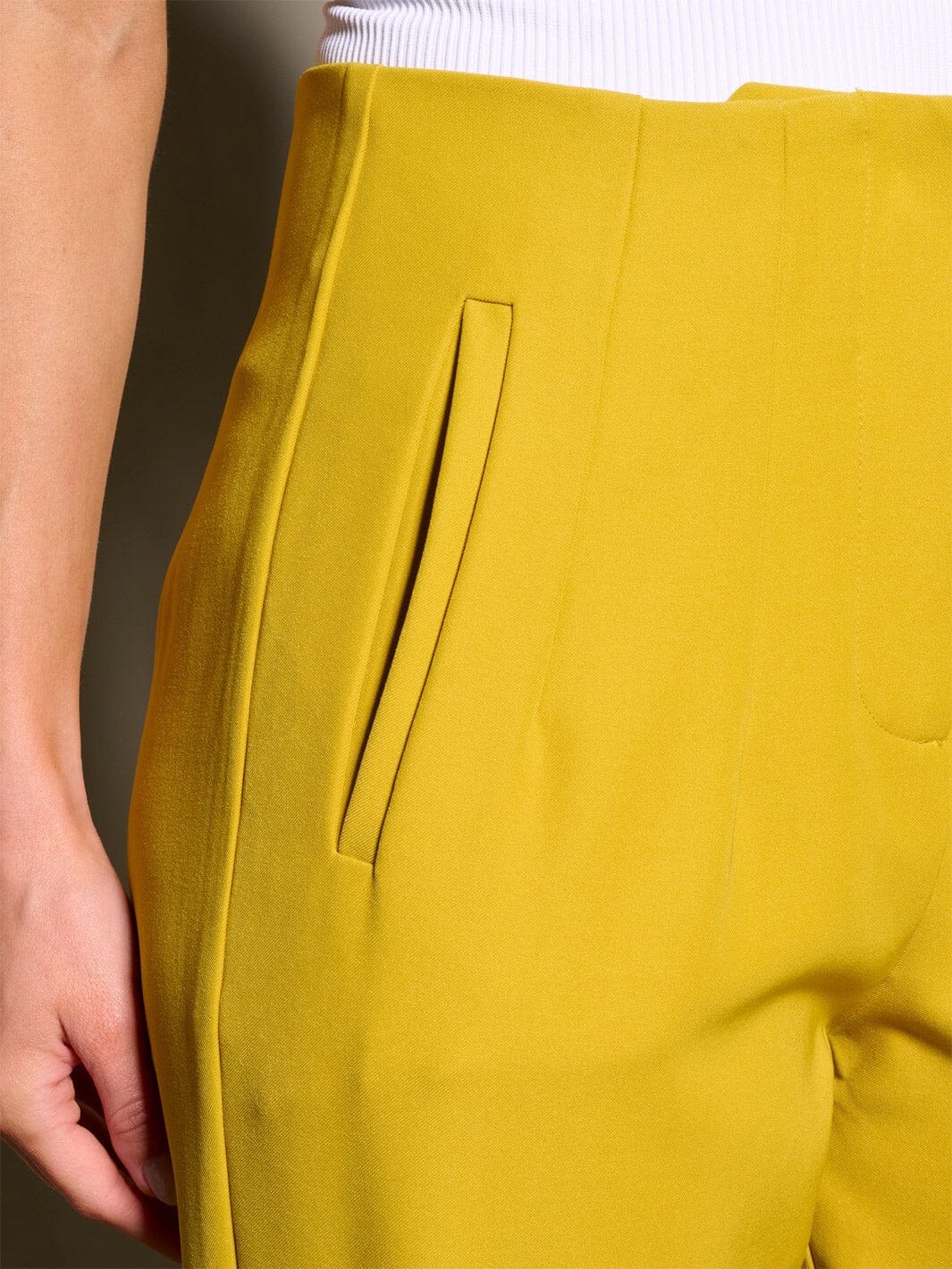 WOMEN'S BUTTON CLOSURE POCKETS PLEATED PANTS