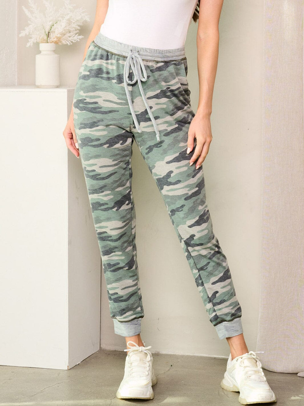 WOMEN'S CAMO PRINT POCKETS JOGGER PANTS