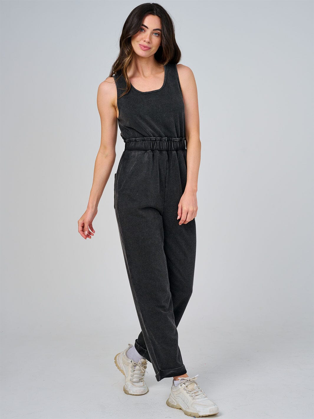 WOMEN'S SLEEVELESS ELASTIC WAIST FRONT POCKETS WASHED JUMPSUIT