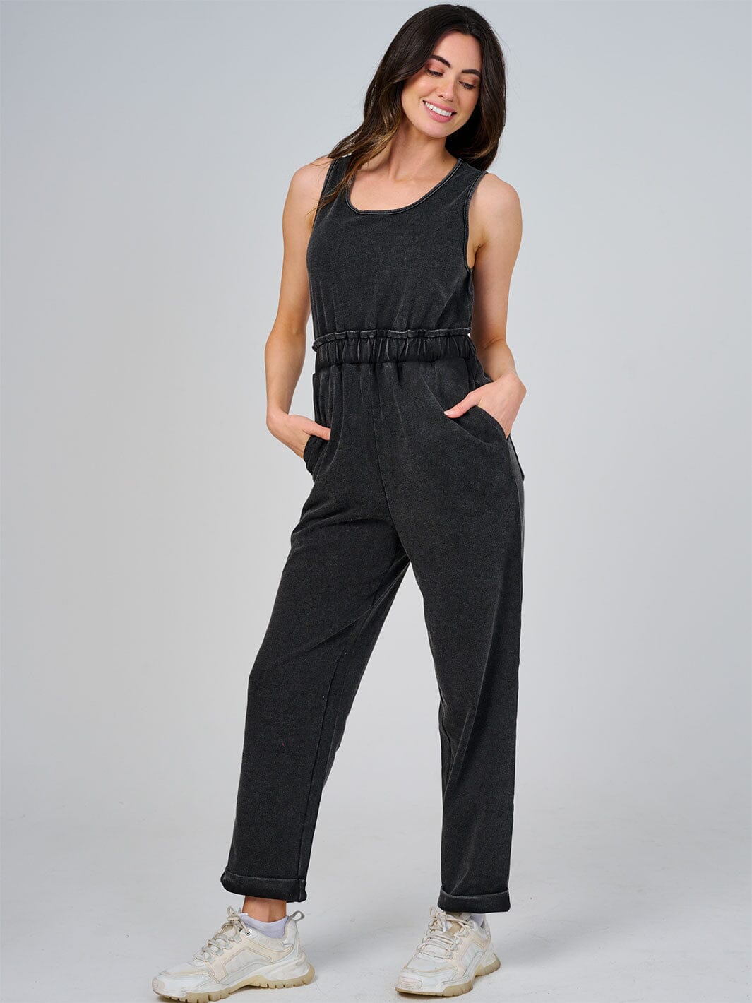 WOMEN'S SLEEVELESS ELASTIC WAIST FRONT POCKETS WASHED JUMPSUIT