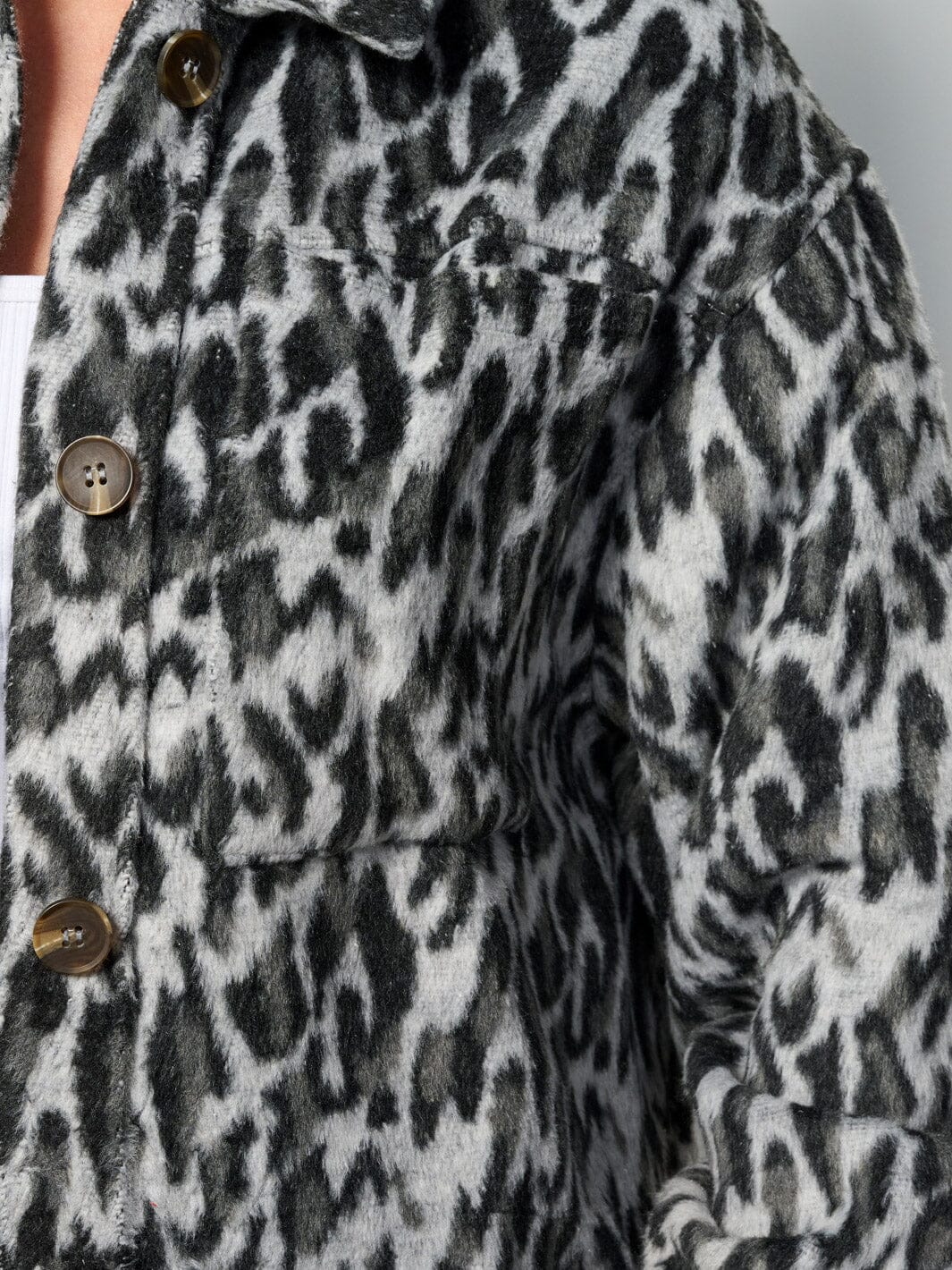 WOMEN'S LONG SLEEVE BUTTON CLOSURE POCKETS ANIMAL PRINT FUZZY JACKET