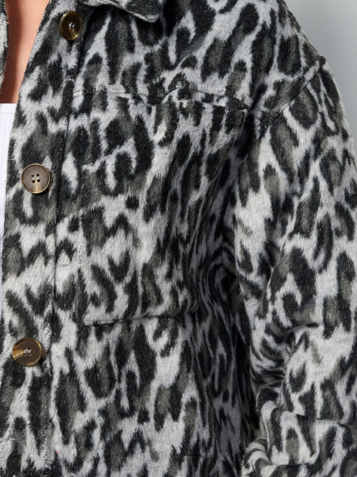 WOMEN'S LONG SLEEVE BUTTON CLOSURE POCKETS ANIMAL PRINT FUZZY JACKET