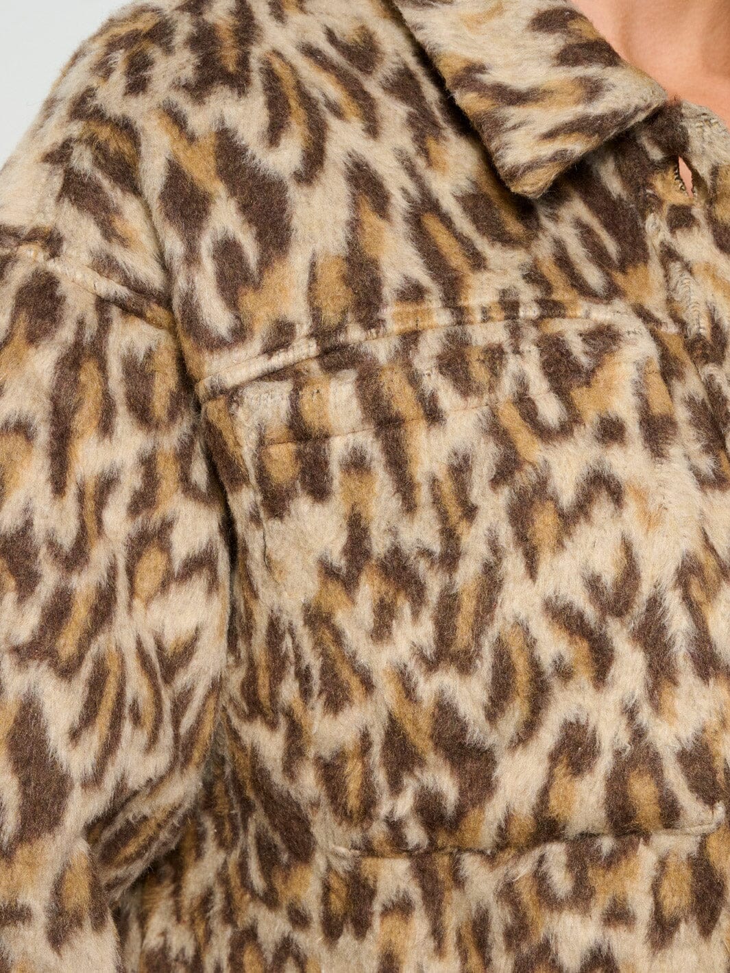 WOMEN'S LONG SLEEVE BUTTON CLOSURE POCKETS ANIMAL PRINT FUZZY JACKET