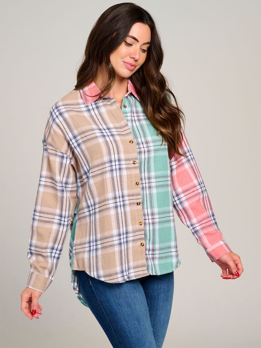WOMEN'S LONG SLEEVE HIGH-LOW BUTTON UP COLORBLOCK PLAID SHIRT