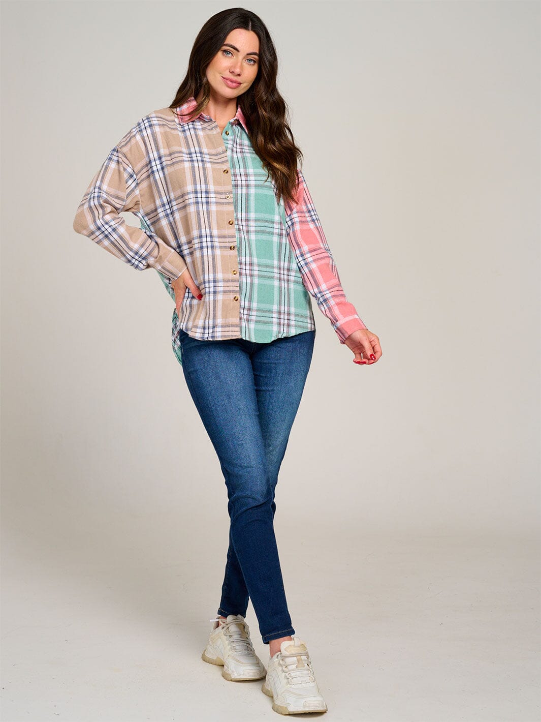 WOMEN'S LONG SLEEVE HIGH-LOW BUTTON UP COLORBLOCK PLAID SHIRT