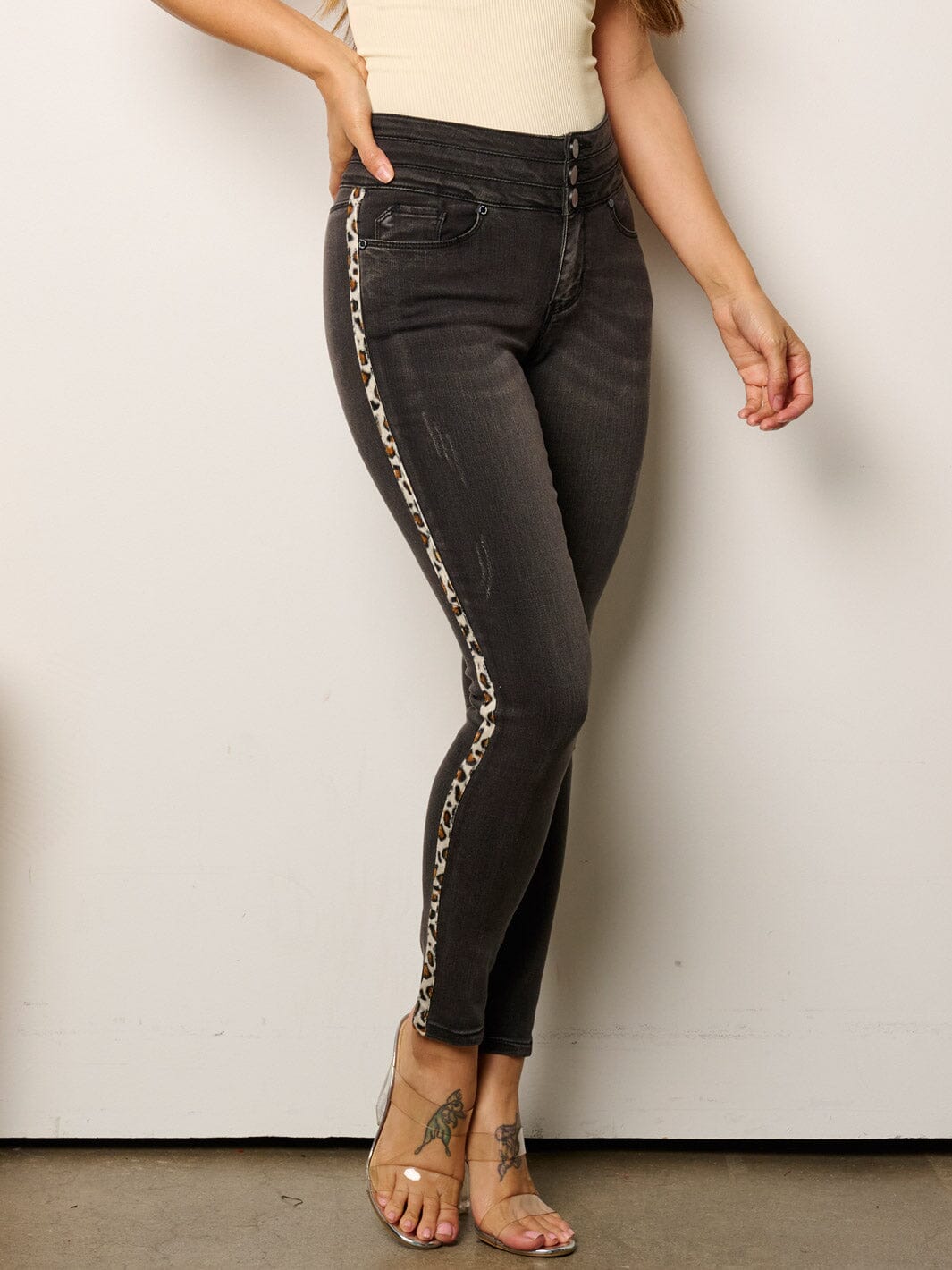WOMEN'S BUTTON CLOSURE SIDE TRIM DETAILED DENIM SKINNY JEANS