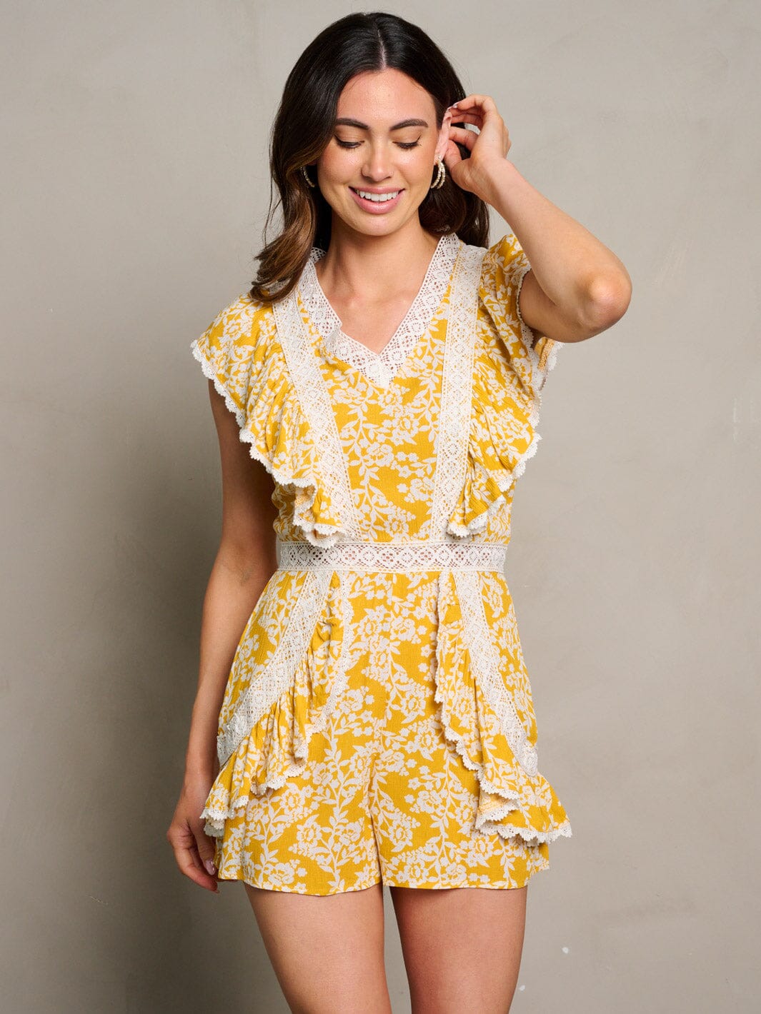 WOMEN'S SHORT SLEEVE V-NECK RUFFLE FLORAL ROMPER