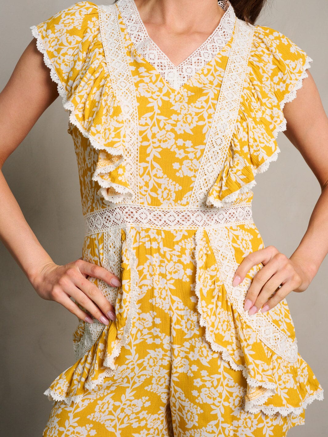WOMEN'S SHORT SLEEVE V-NECK RUFFLE FLORAL ROMPER