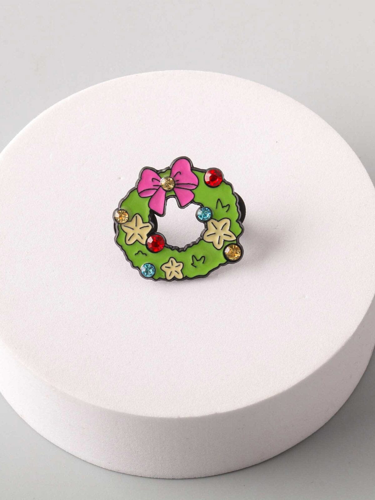 ASSORTED HOLIDAY PENDANT BUTTON PINS