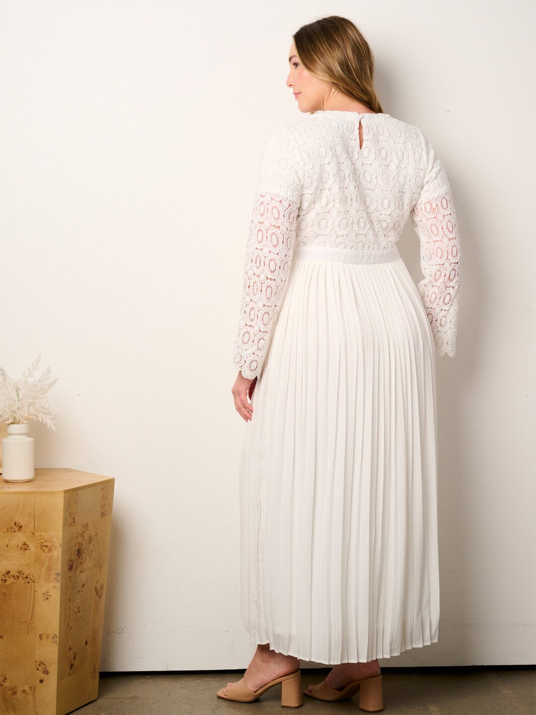 PLUS SIZE LONG SLEEVE LACE PLEATED MAXI DRESS