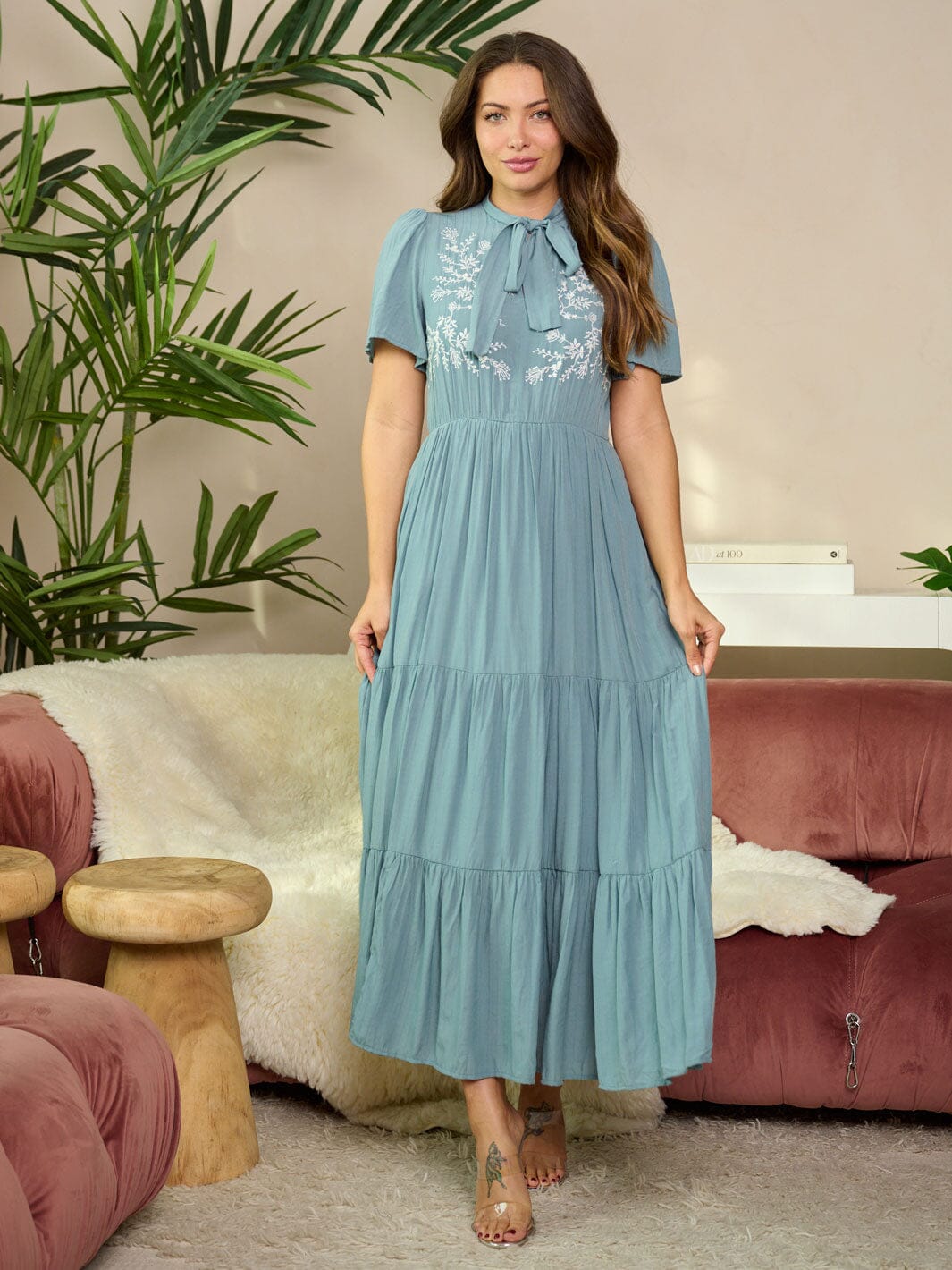 WOMEN'S SHORT SLEEVE EMBROIDERY DETAILED POCKETS TIERED MAXI DRESS