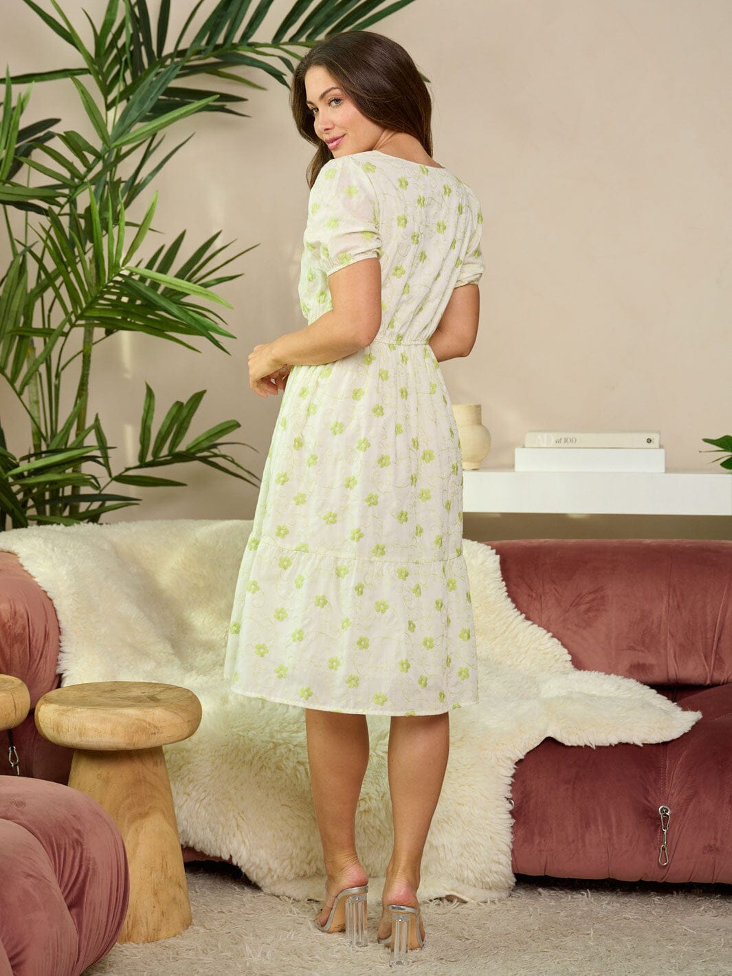 WOMEN'S SHORT PUFF SLEEVE V-NECK EMBROIDERY DETAILED MIDI DRESS