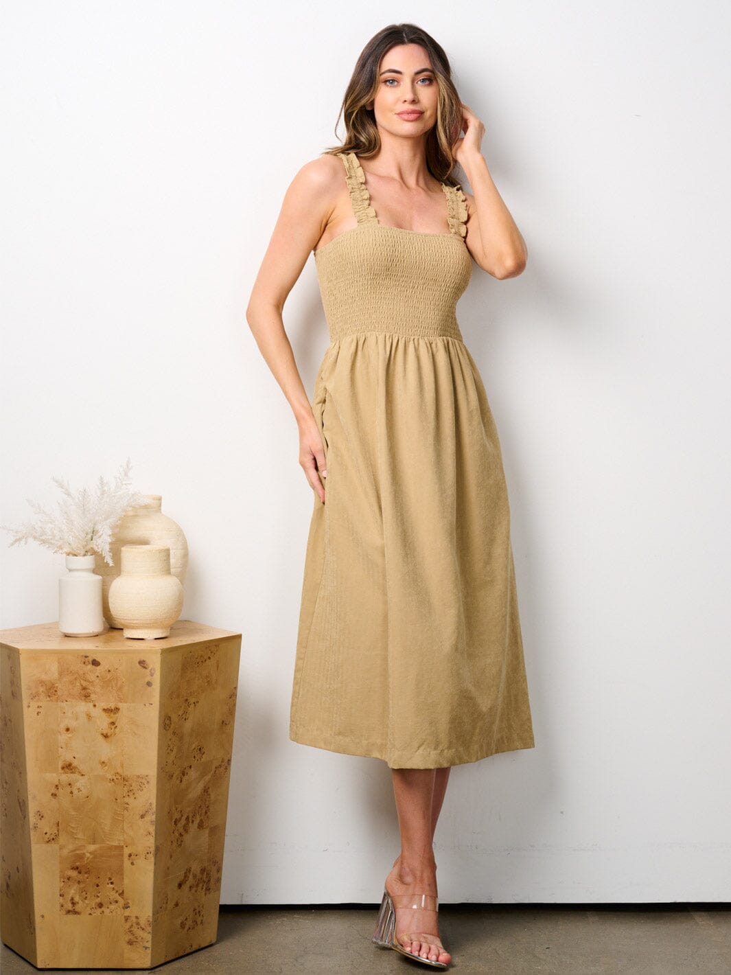 WOMEN'S SLEEVELESS POCKETS SMOCK MIDI DRESS