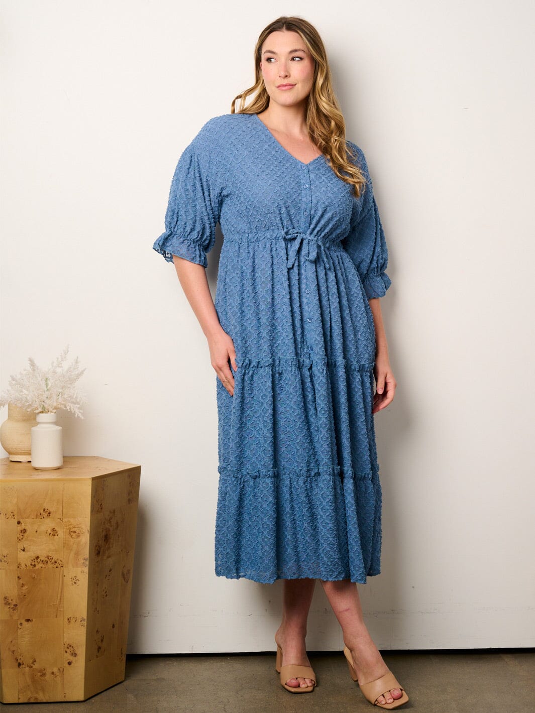 PLUS SIZE SHORT PUFF SLEEVE V-NECK SWISS DOT DETAILED MAXI DRESS