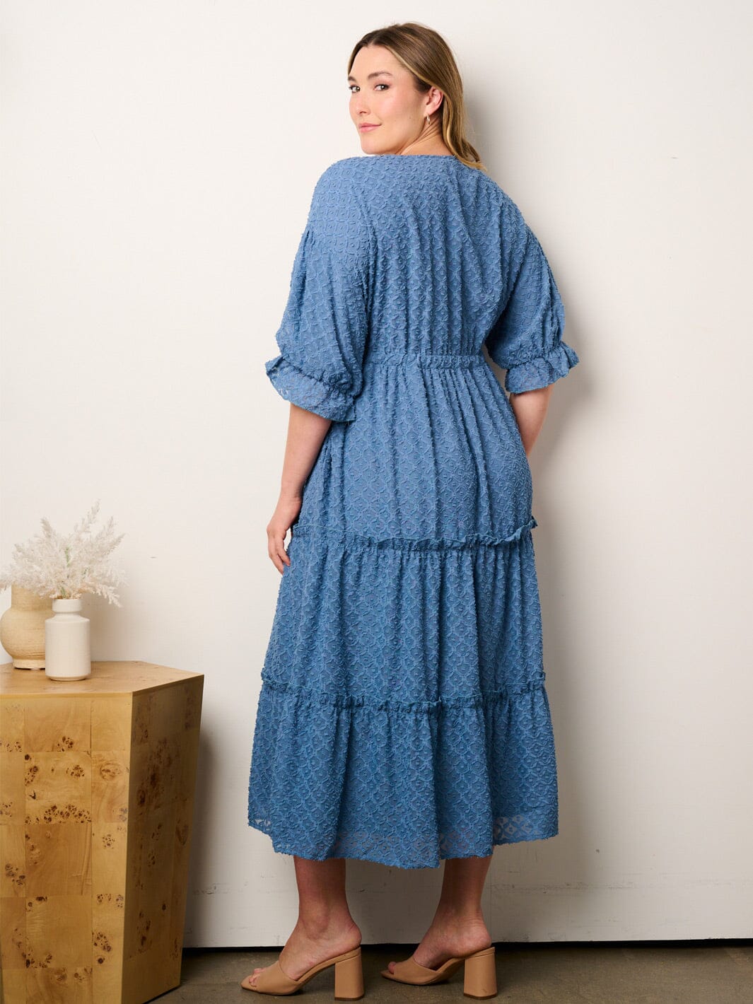 PLUS SIZE SHORT PUFF SLEEVE V-NECK SWISS DOT DETAILED MAXI DRESS