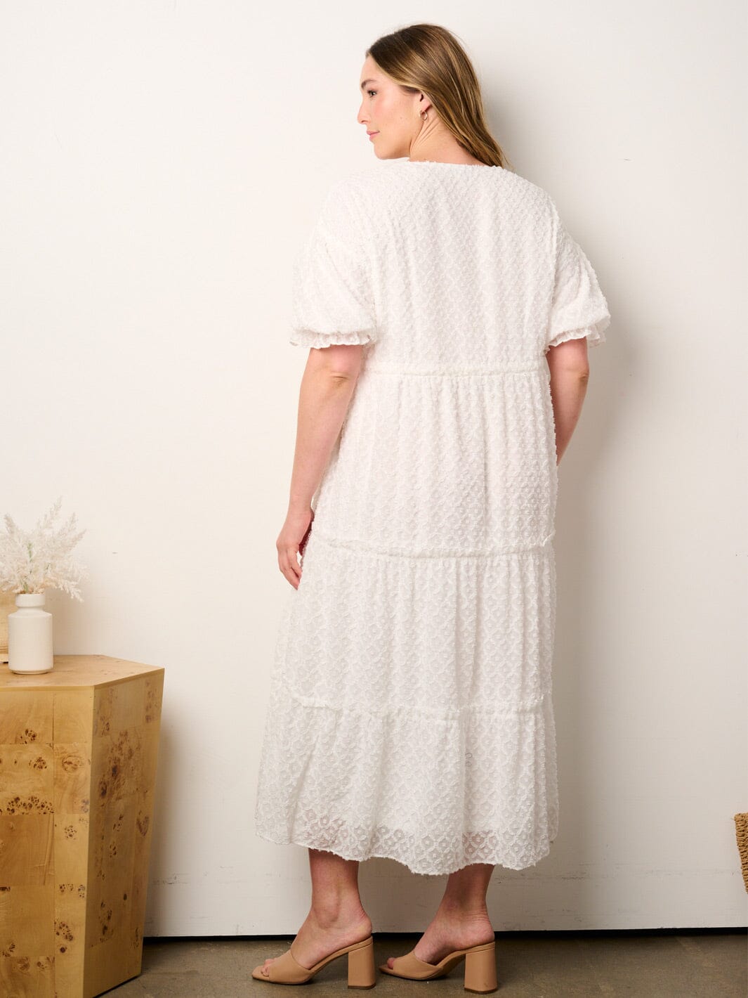 PLUS SIZE SHORT PUFF SLEEVE V-NECK SWISS DOT DETAILED MAXI DRESS