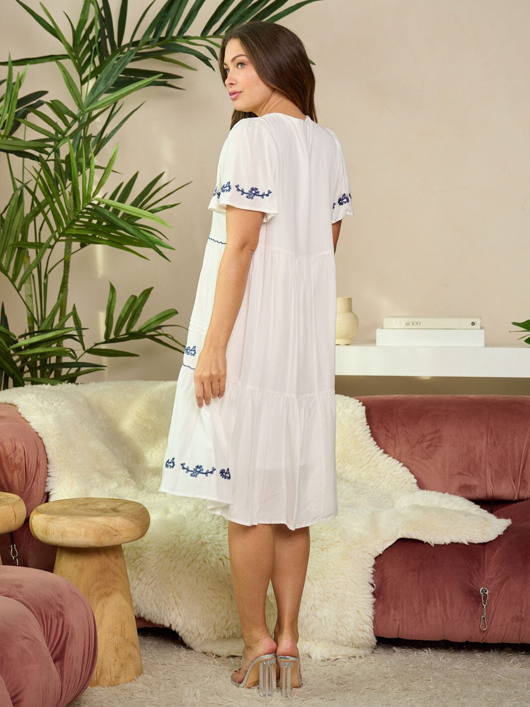 WOMEN'S SHORT SLEEVE TIERED POCKETS EMBROIDERY DETAILED MIDI DRESS