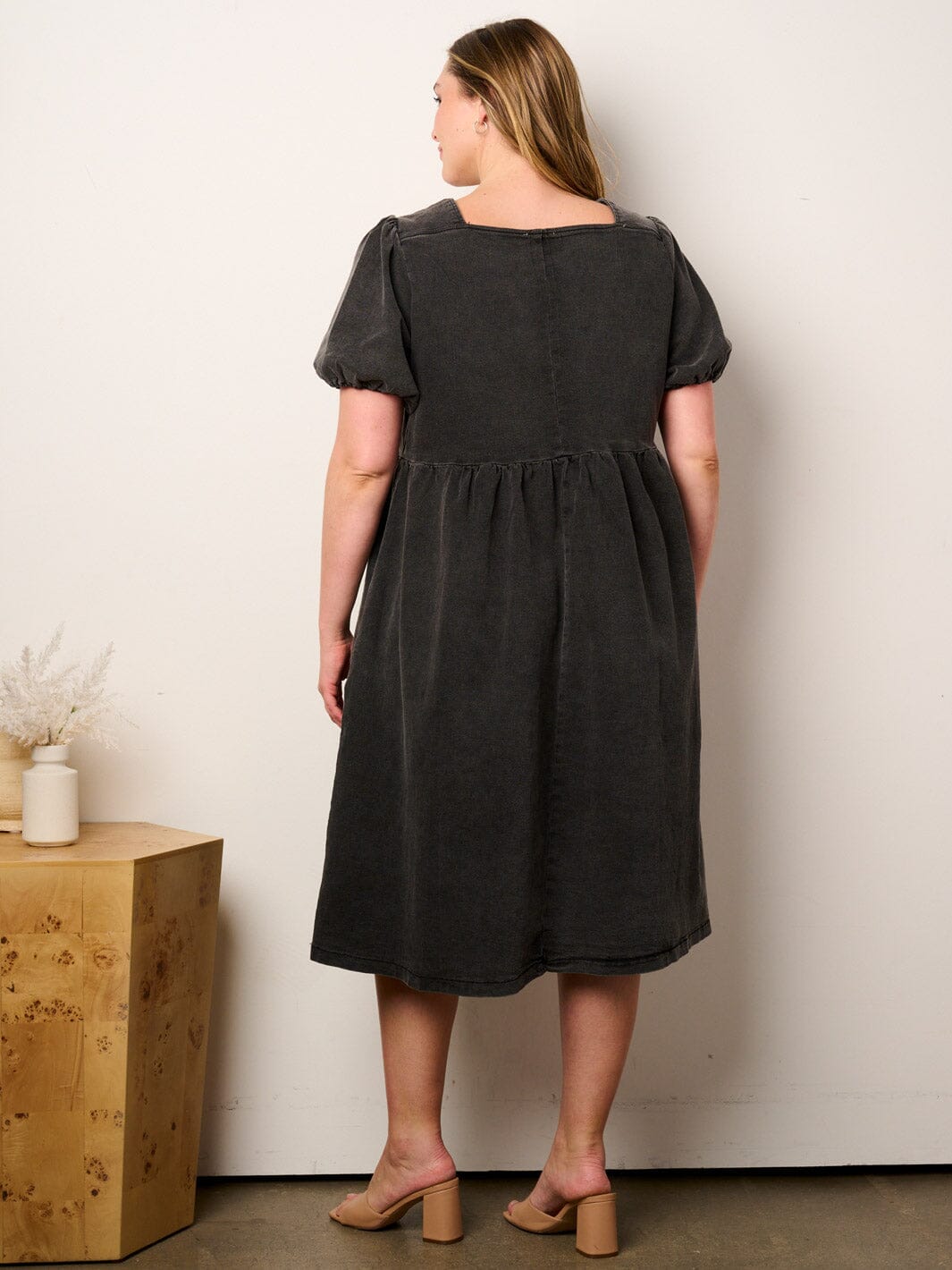 PLUS SIZE SHORT PUFF SLEEVE SQUARE NECK POCKETS FLORAL DENIM MIDI DRESS