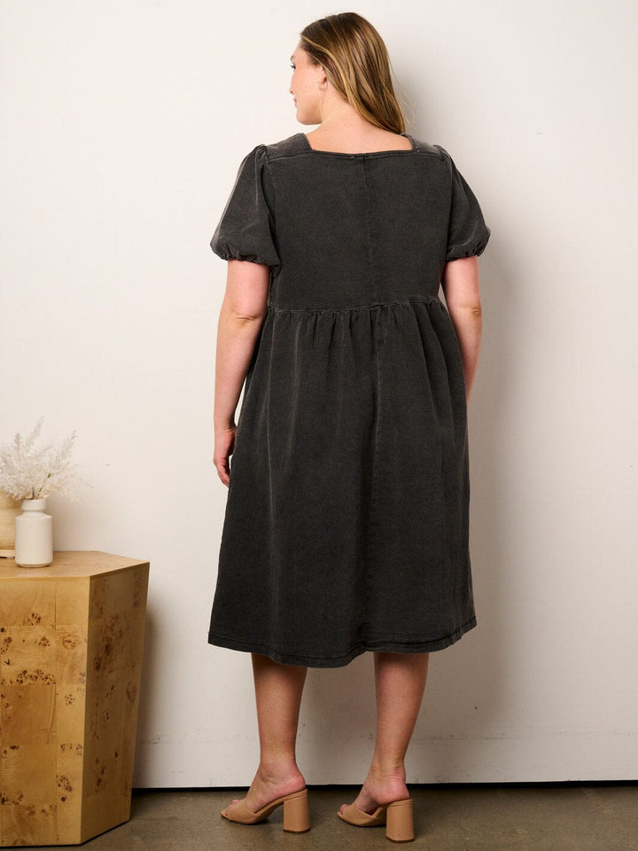 PLUS SIZE SHORT PUFF SLEEVE SQUARE NECK POCKETS FLORAL DENIM MIDI DRESS