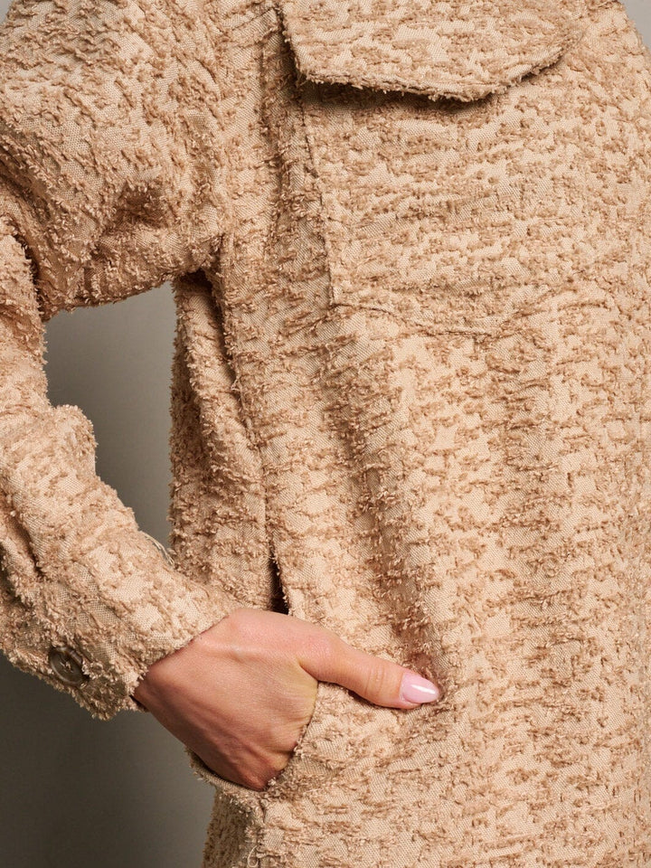 WOMEN'S LONG SLEEVE BUTTON CLOSURE POCKETS FUZZY DETAILED JACKET