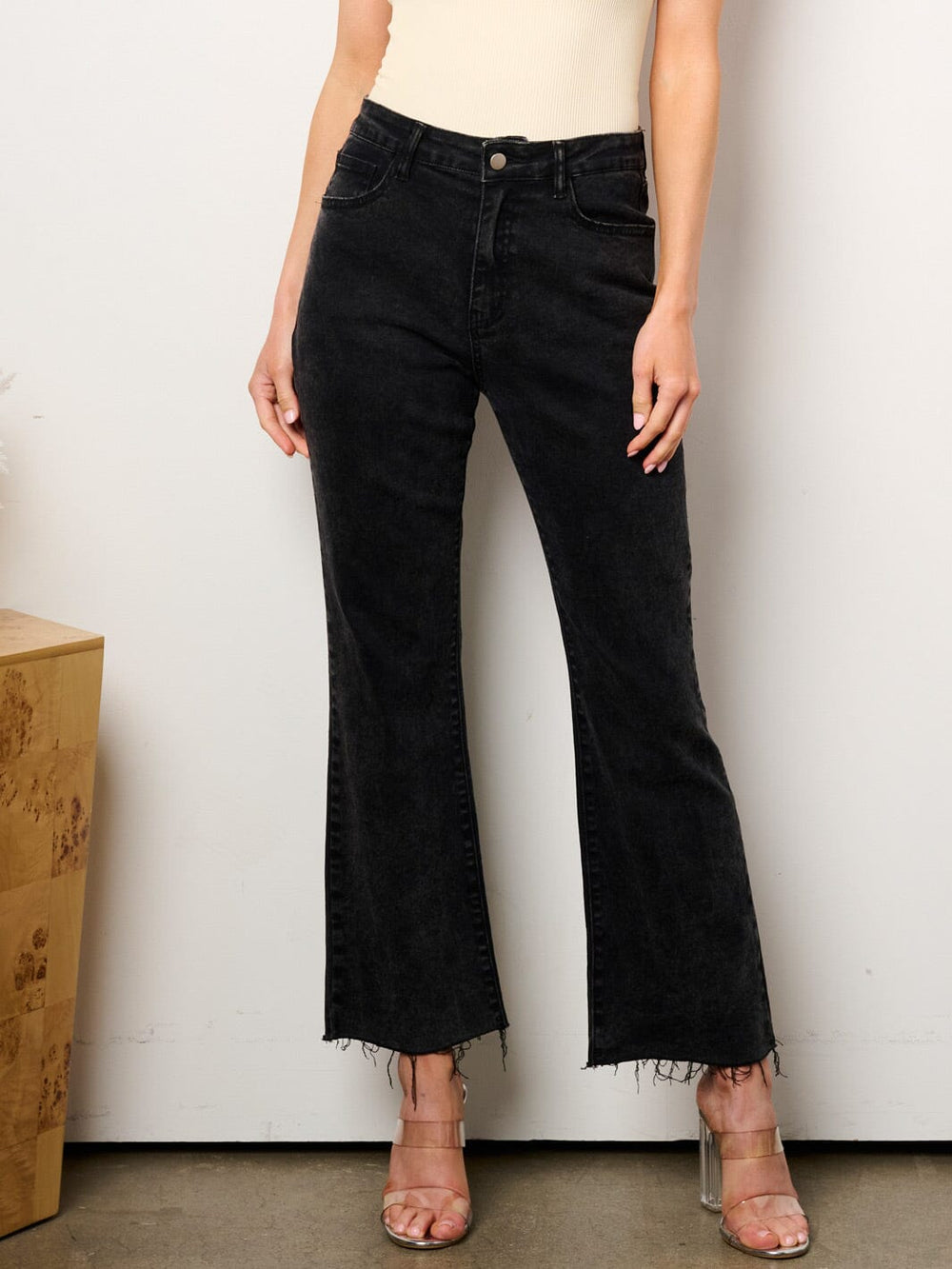 WOMEN'S BUTTON CLOSURE WIDE LEG POCKETS WASHED DENIM PANTS