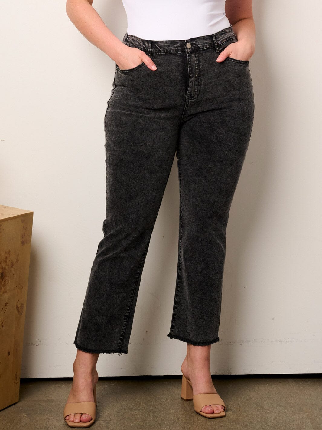PLUS SIZE BUTTON CLOSURE POCKETS WASHED DENIM PANTS
