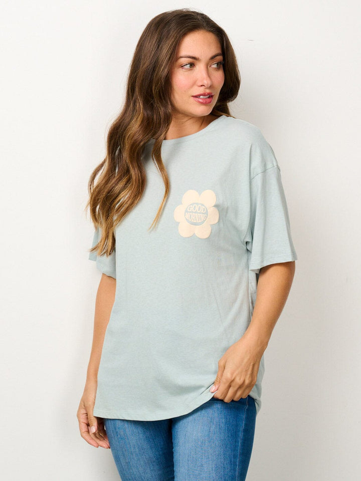 WOMEN'S SHORT SLEEVE GRAPHIC DETAILED TOP