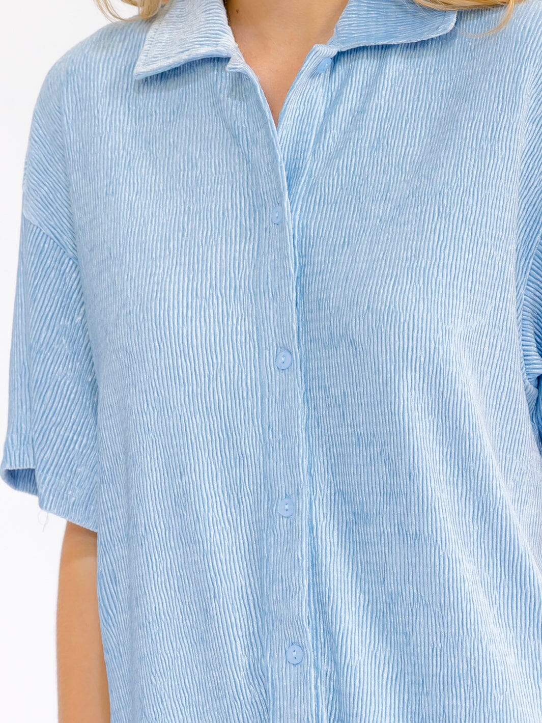 WOMEN'S SHORT SLEEVE BUTTON UP RIBBED BLOUSE
