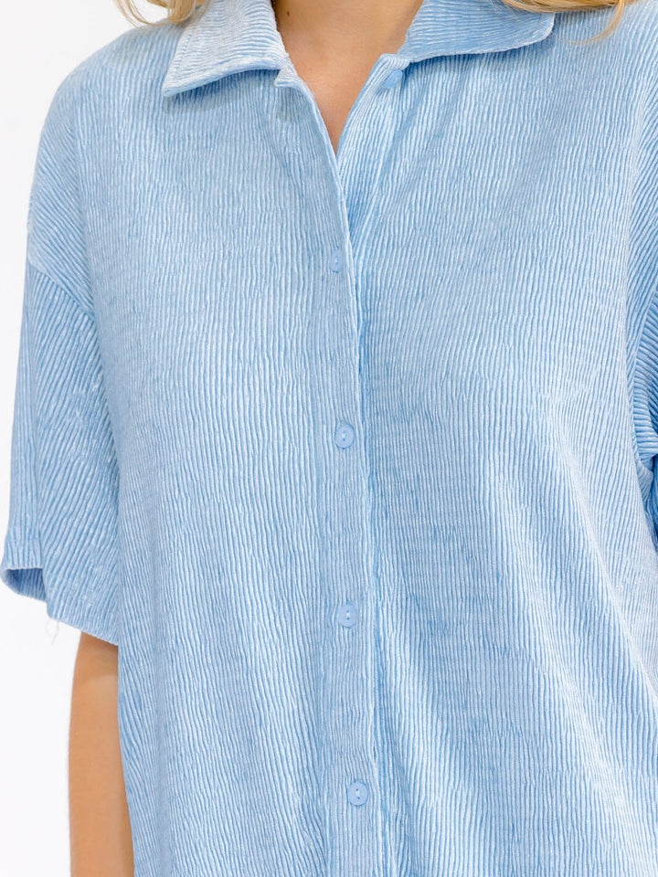 WOMEN'S SHORT SLEEVE BUTTON UP RIBBED BLOUSE