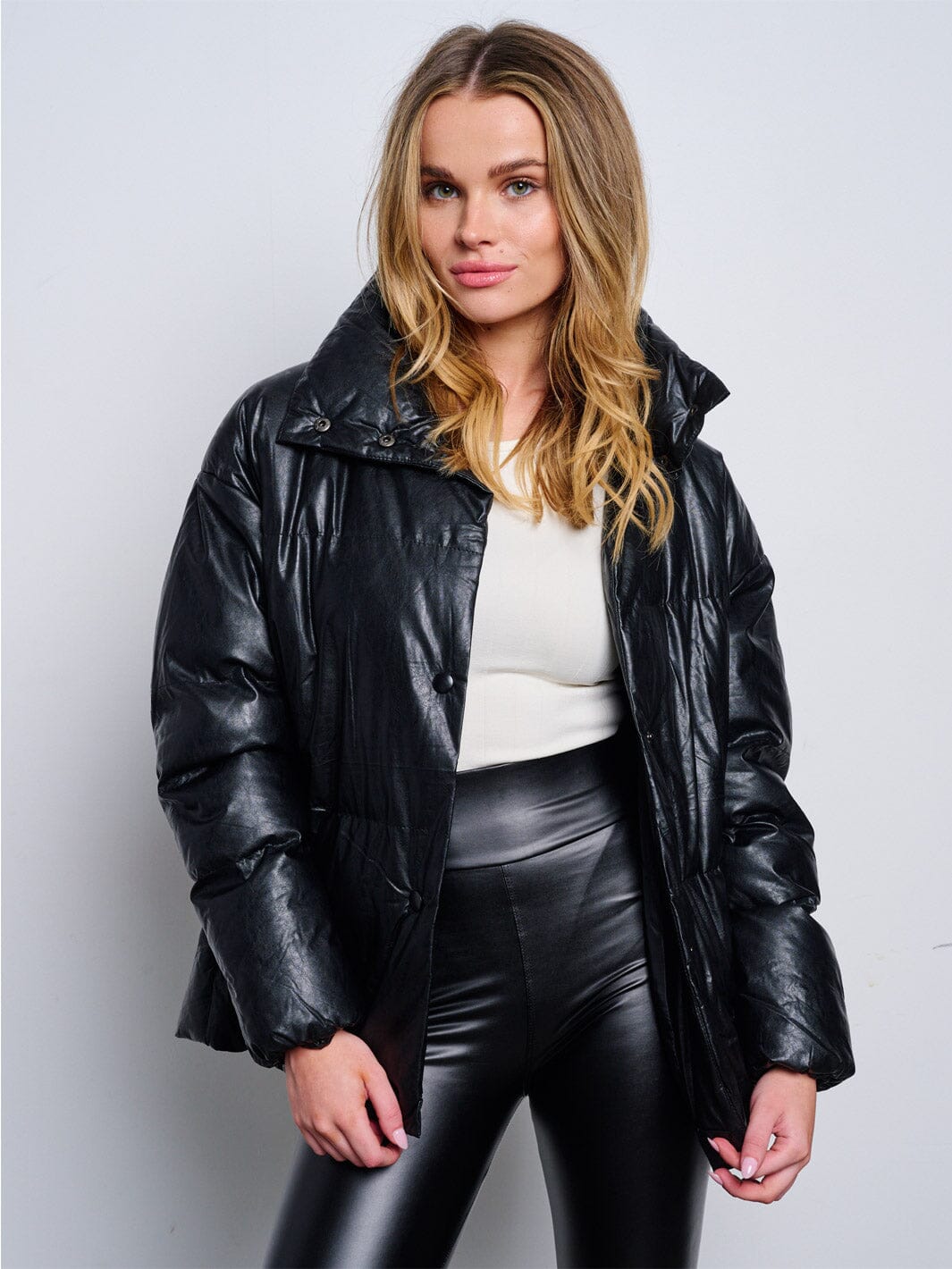 WOMEN'S LONG SLEEVE BUTTON CLOSURE POCKETS PU PLEATHER JACKET