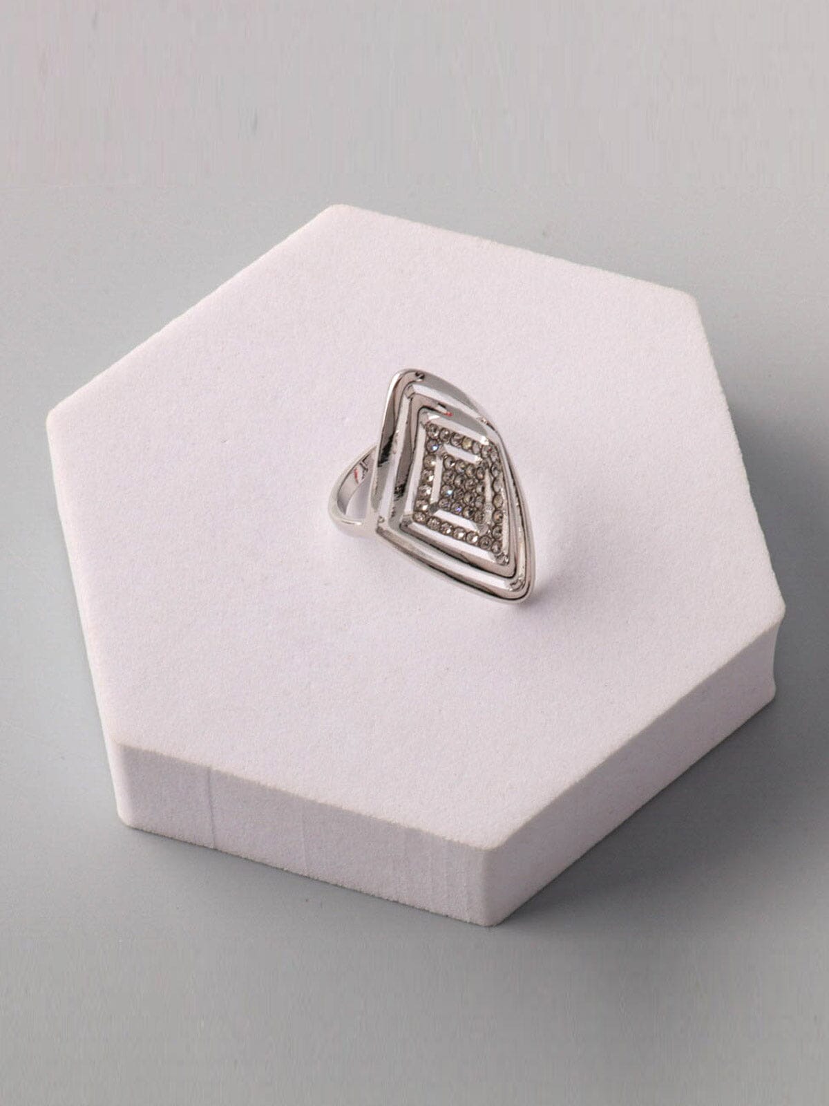FASHION GOLD & SILVER DETAILED RINGS