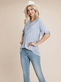 WOMEN'S SHORT RUFFLE SLEEVE V-NECK CRICHET DETAILED TOP