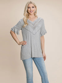 WOMEN'S SHORT RUFFLE SLEEVE V-NECK CRICHET DETAILED TOP