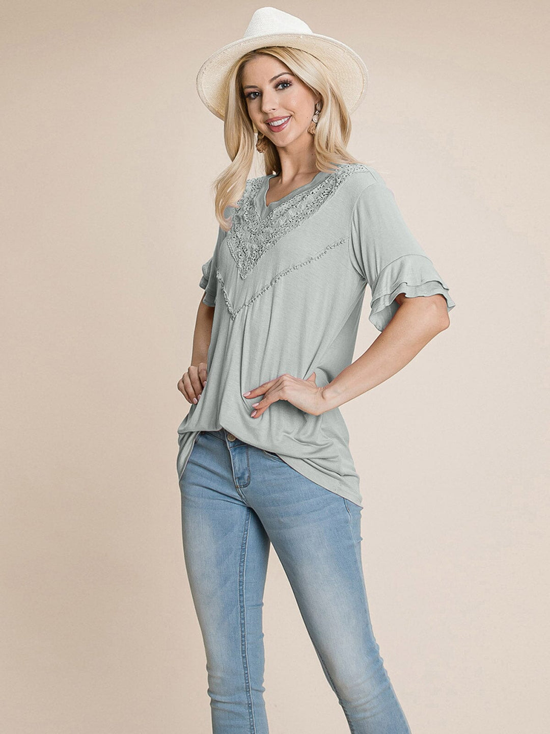 WOMEN'S SHORT RUFFLE SLEEVE V-NECK CRICHET DETAILED TOP