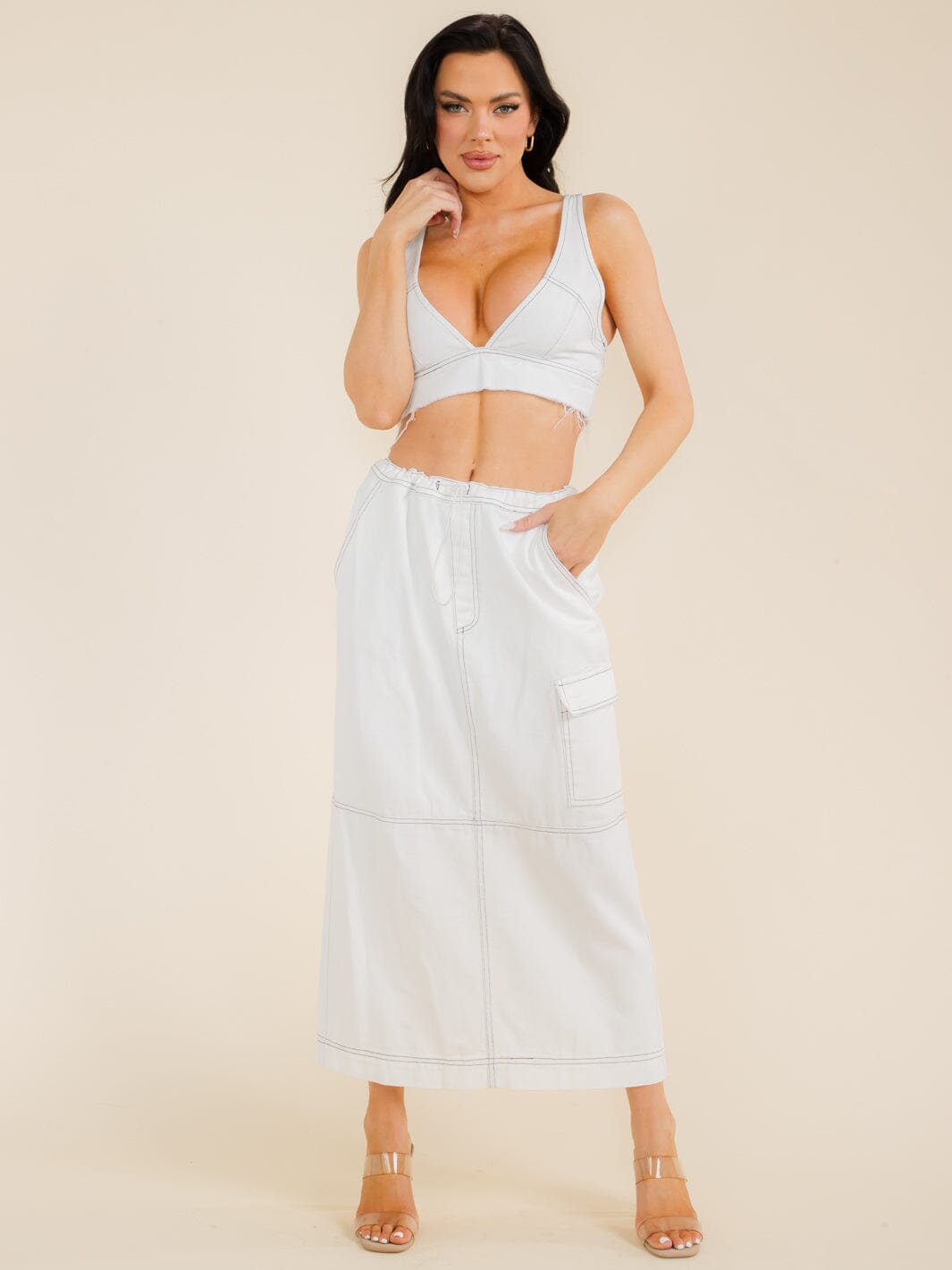 WOMEN'S SLEEVELESS V-NECK DENIM CROP TOP