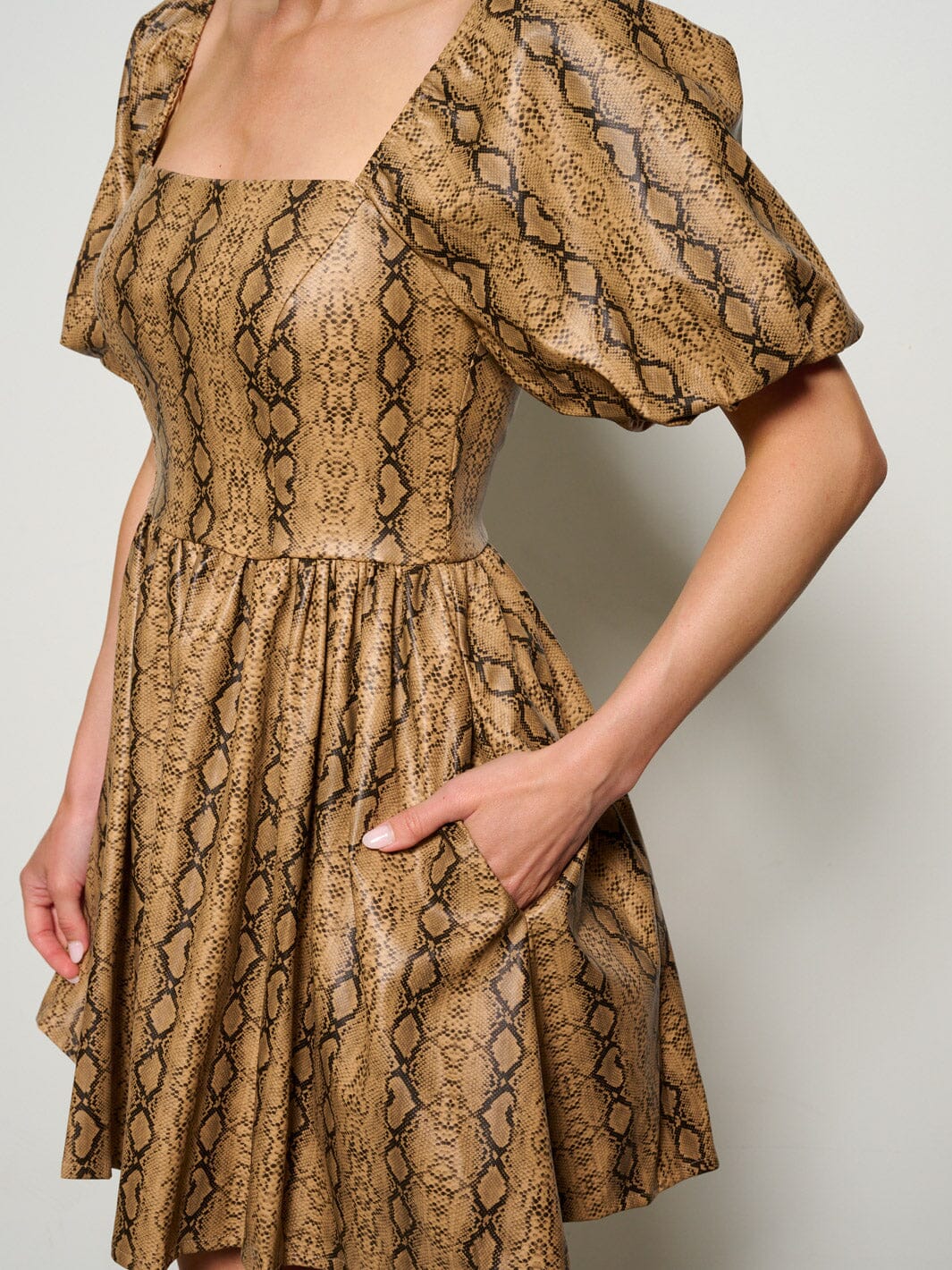 WOMEN'S SHORT PUFF SLEEVE SQUARE NECK POCKETS SNAKE PRINT MINI DRESS